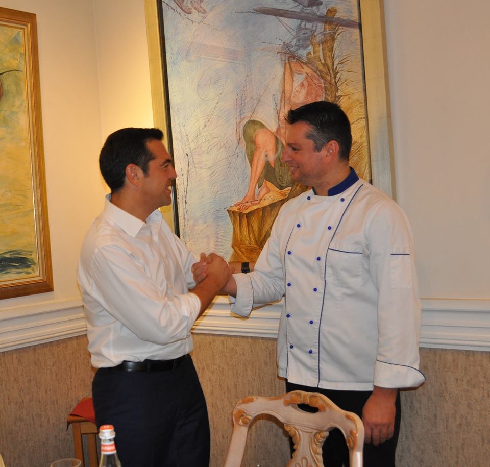 Φρέσκα ψάρια και κρασί για τον Τσίπρα στη Λάρισα – Το τραπέζι του Κ. Αγοραστού στον Πρωθυπουργό 