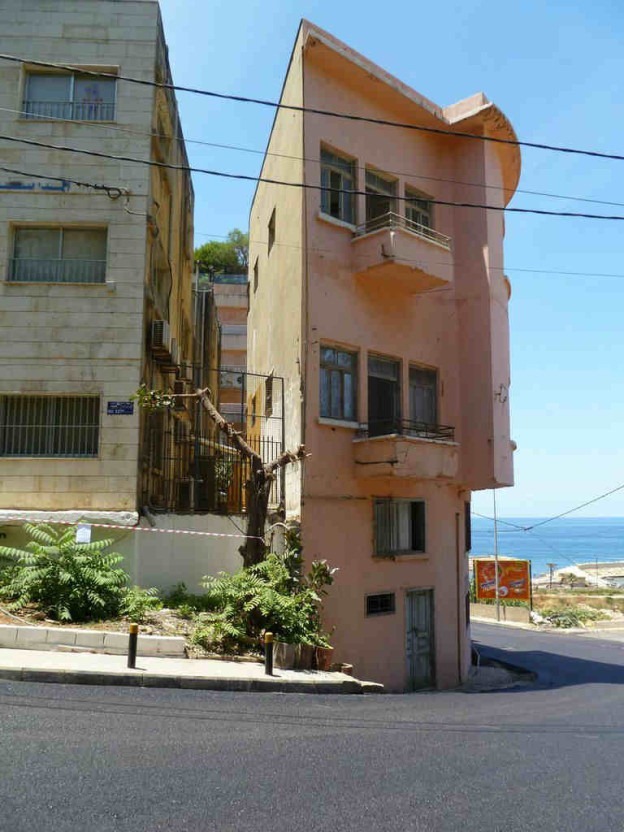 perierga.gr - Το πιο στενό κτήριο του Λιβάνου κατασκευάστηκε από ένα... πείσμα!