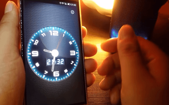 تطبيق جديد على شكل ساعة وهذه المرة يسمح بإخفاء جميع أنواع الملفات داخله