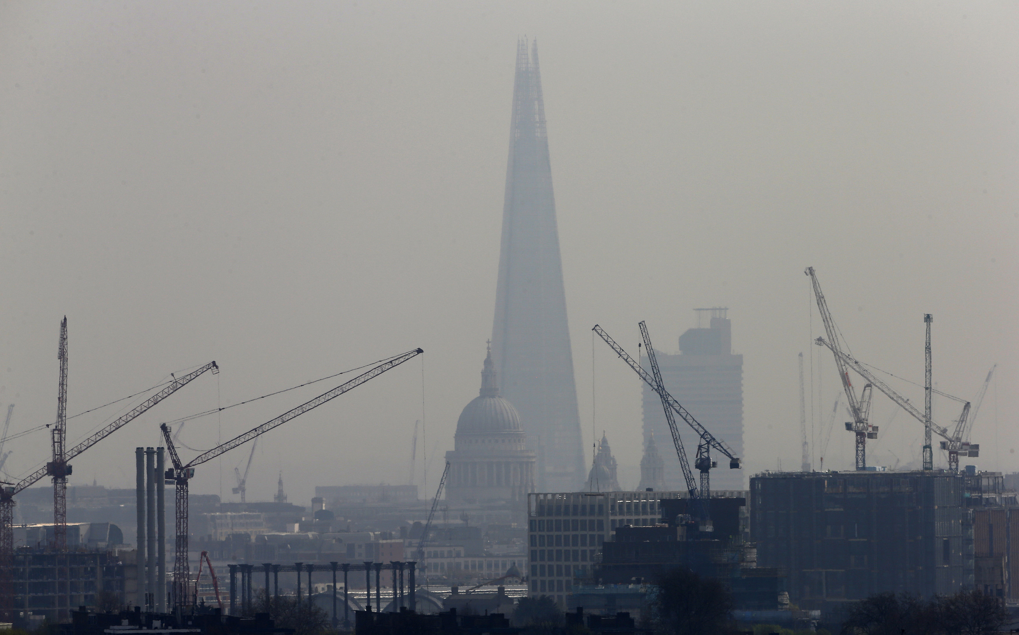 <strong>An air pollution report has found that 44 UK towns and cities have dangerous air quality levels&nbsp;</strong>
