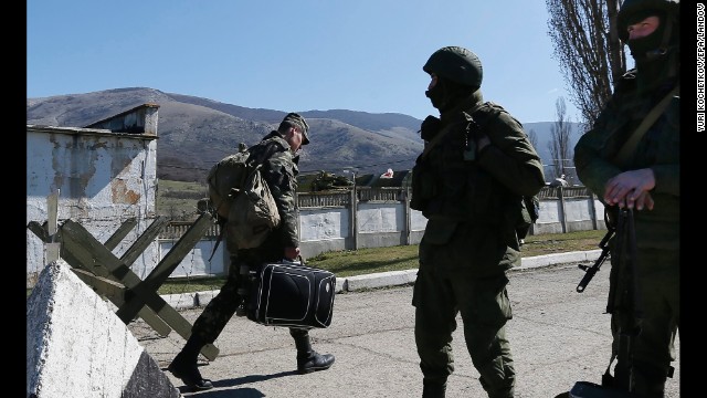 A Ukrainian serviceman leaves a Ukrainian military unit that Russian soldiers took control of in Perevalne on March 21.