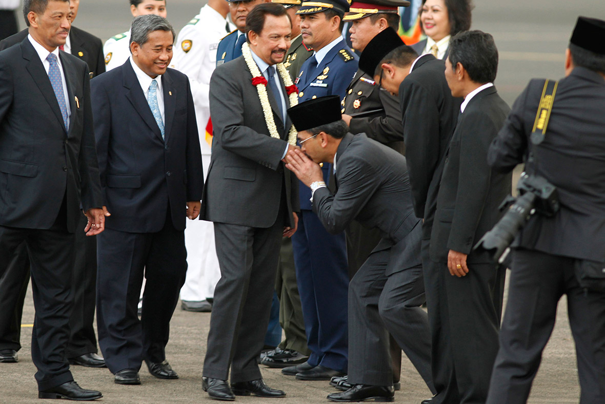May 6, 2011: A Bruneian man kisses the hand of Sultan Hassanal Bolkiah as he arrives for The 18th ASEAN Summit in Jakarta
