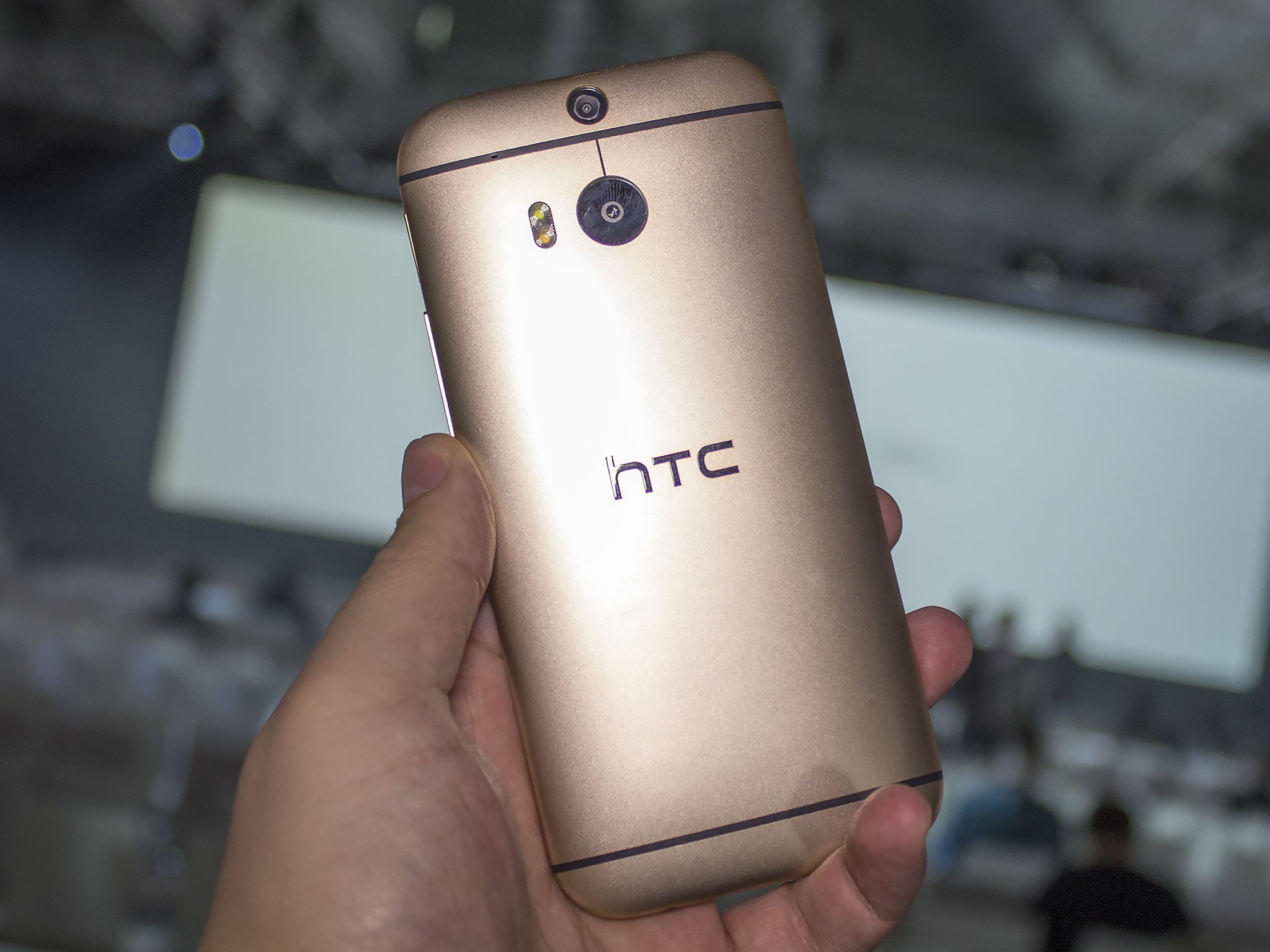 HTC One M8 in Amber Gold