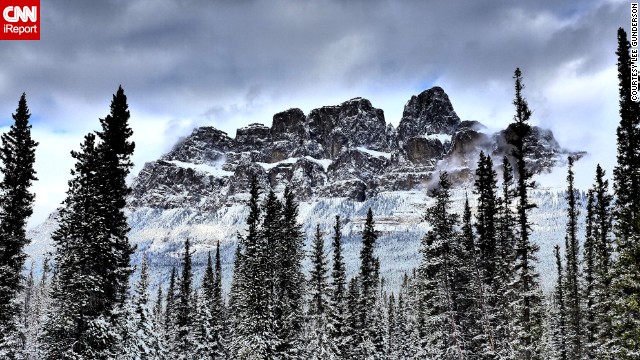 "I have never seen <a href='http://ift.tt/1hGmxrp'>the mountains</a> so beautiful," said Lee Gunderson, who's lived in Canada his entire life. "Sometimes nature can bring absolute wonder." 
