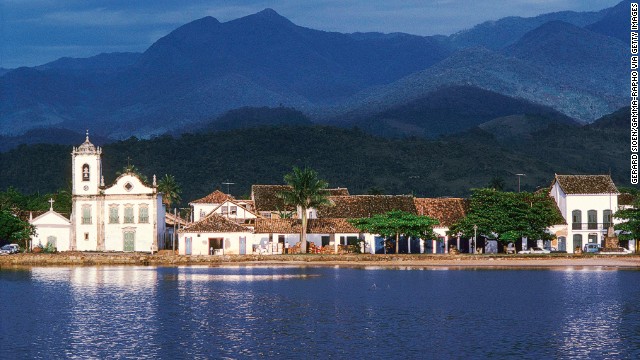 Famous for its colorful and splendidly preserved colonial architecture, the town of Paraty is a flashback to 17th-century Brazil.