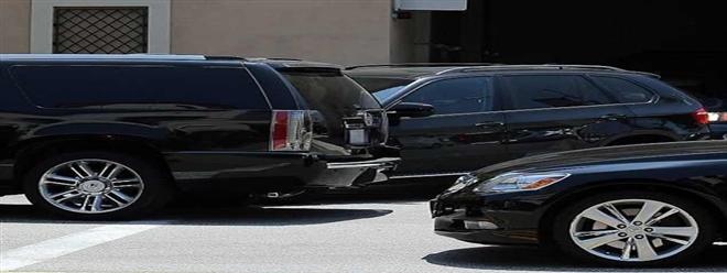 حادث سيارة للنجم Justin Bieber اثناء هروبه من عدسات المصورين 