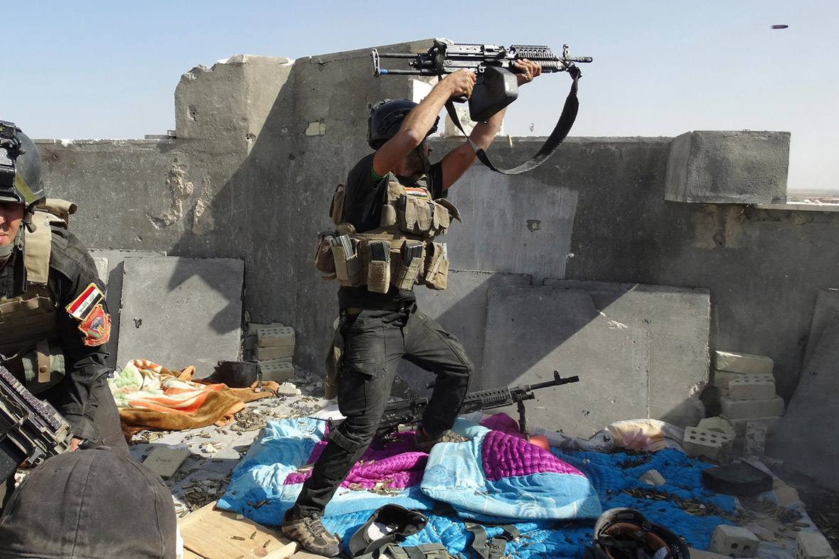 Members of the Iraqi Special Operations Forces fire their weapons during clashes with the al Qaeda-linked Islamic State of Iraq and the Levant (Isis) in the city of Ramadi
