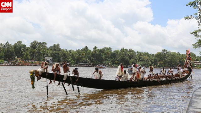 The Aranmula Snake Boat Race is held each year on the <a href='http://ift.tt/1pIkzQp'>Pamba (or Pampa) River</a> in India. The rowers wear traditional white clothing, and there's singing as the boats make their way along the river. 