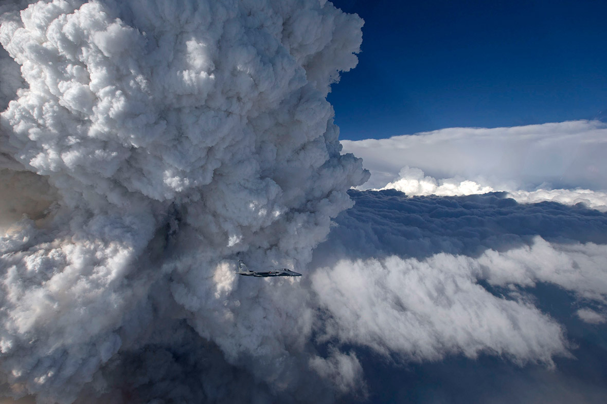 An F-15C fighter jet flies past a developing pyrocumulus cloud above the Oregon Gulch fire, part of the Beaver Complex fire. Pyrocumulus clouds – sometimes called 