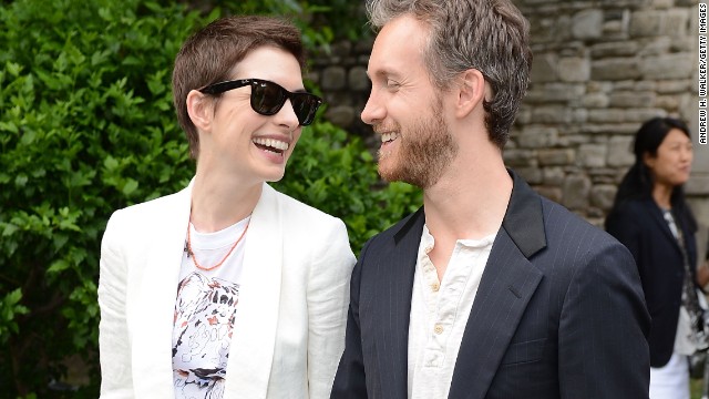 When Anne Hathaway wanted to create a low-key wedding, she made like Natalie Portman and headed for Big Sur in California. The Oscar winner didn't fully escape all eyes as she wed Adam Shulman in September 2012 -- <a href='http://ift.tt/XXhuAS' target='_blank'>paparazzi caught the bride in her custom Valentino dress</a> -- but at least the walkup to her private affair wasn't publicized. 