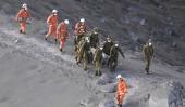 JAPÓN. El volcán erupcionó el sábado y los rescatistas siguen buscando a los desaparecidos (AP).