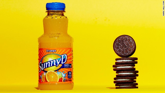 Juice: Sunny D Original. A 16-ounce bottle of SunnyD Original contains 28 grams of sugar. Each these six Oreos contains about 4.6 grams of sugar. 
