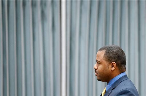 William Porter, one of six Baltimore city police officers charged in connection to the death of Freddie Gray, walks to a courthouse for jury selection in his trial, Monday, Nov. 30, 2015, in Baltimore. Porter faces charges of manslaughter, assault, reckless endangerment and misconduct in office. (AP Photo/Patrick Semansky, Pool)