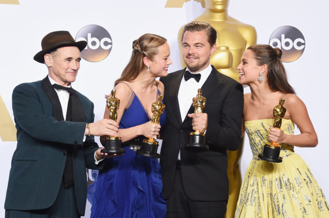 Mark Rylance, Brie Larson, Leonardo DiCaprio y Alicia Vikander con sus Oscars