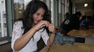 La Yasmina talla el cable del micro.