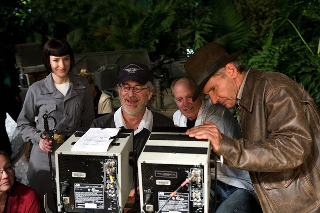 Harrison Ford, Steven Spielberg y Cate Blanchett en el rodaje de Indiana Jones y la Calavera de Cristal
