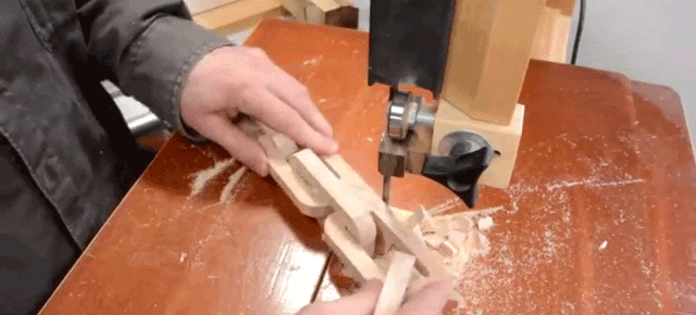 This Woodworking Wizard Turns a Single Block of Wood Into a Chain 