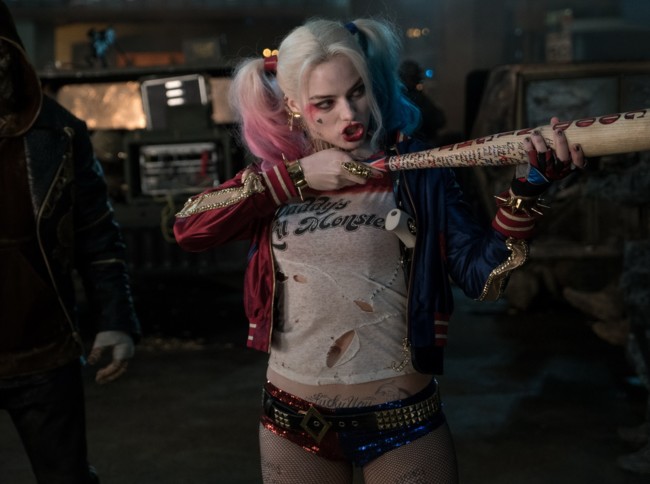 Margot Robbie dando vida a Harley Quinn