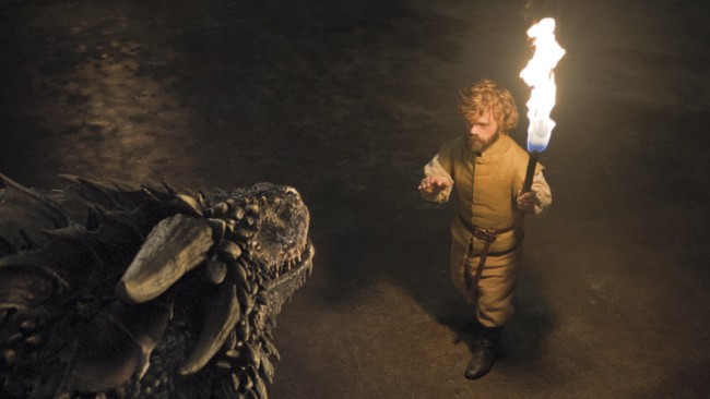Tyrion con uno de los dragones