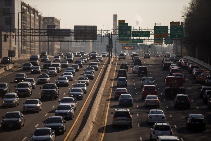WASHINGTON, USA - MARCH 16: Heavy traffic along Interstate 395 during the morning commute in Washington, USA on March 16, 2016. On Tuesday afternoon WMATA announced that it would suspend all of it's Metro Rail service for 29 hours starting at midnight in order to conduct emergency repairs to the system after multiple fires caused by faulty connections. On average 700,000 people use the Metro on any given work day to get to and from work and they had to scramble to find alternate ways to work. (Photo by Samuel Corum/Anadolu Agency/Getty Images)