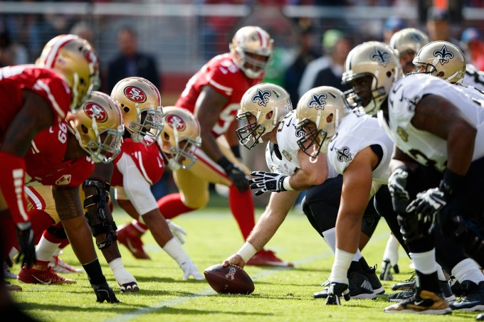 SANTA CLARA, CA - NOVEMBER 06: The New Orleans Saints line up opposite the San Francisco 49ers for a play during the first quarter at Levi's Stadium on November 6, 2016 in Santa Clara, California.  (Photo by Jason O. Watson/Getty Images)